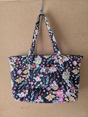 Vera Bradley Large Quilted Tote Bag  Floral Retired Print  22x13x6.5 Shoulder
